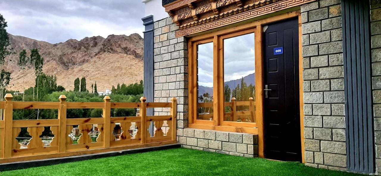 Ladakh Country Inn Leh Exteriör bild
