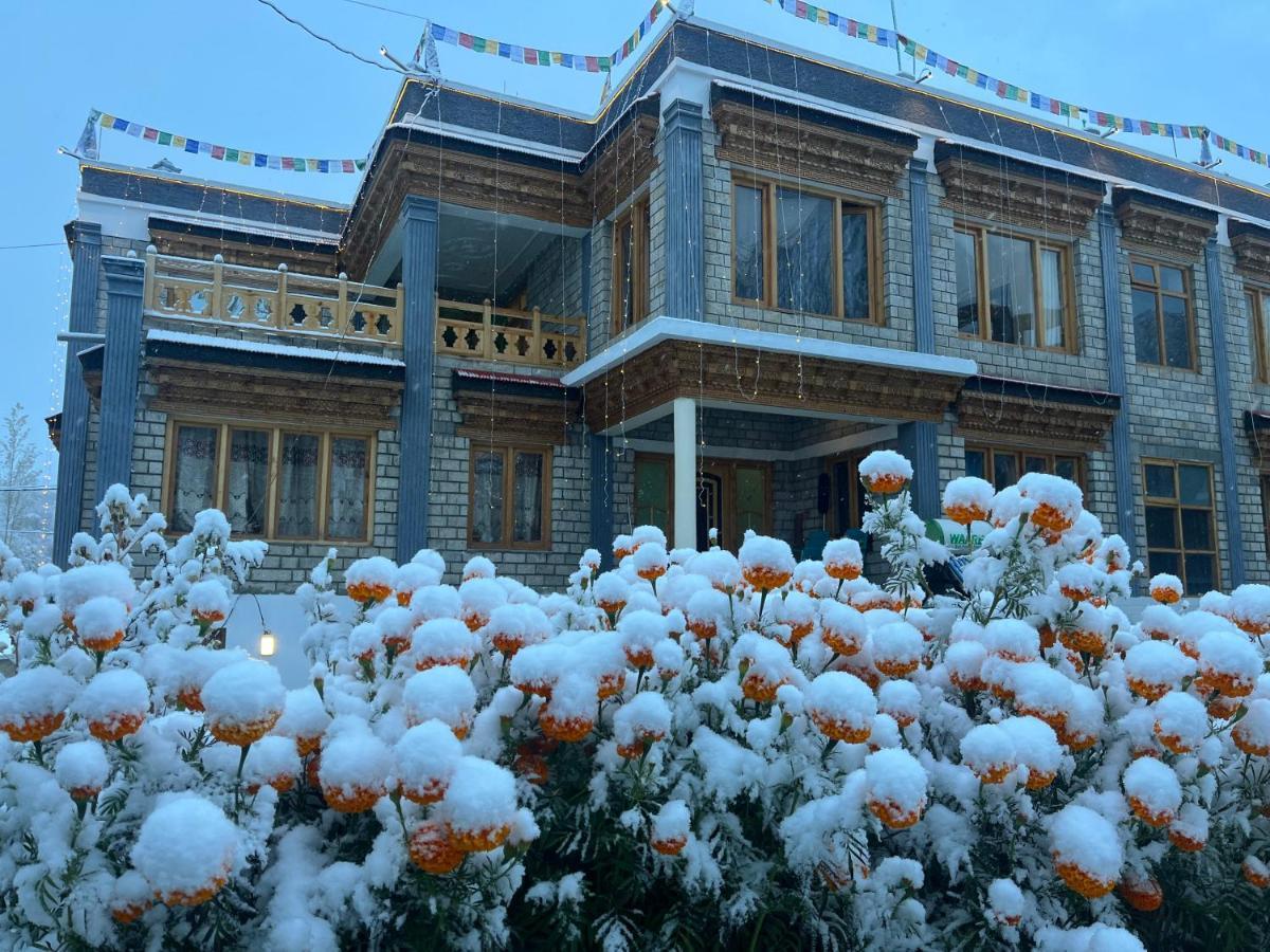 Ladakh Country Inn Leh Exteriör bild