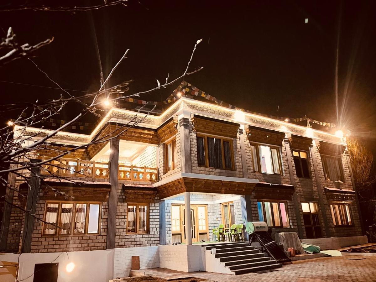 Ladakh Country Inn Leh Exteriör bild